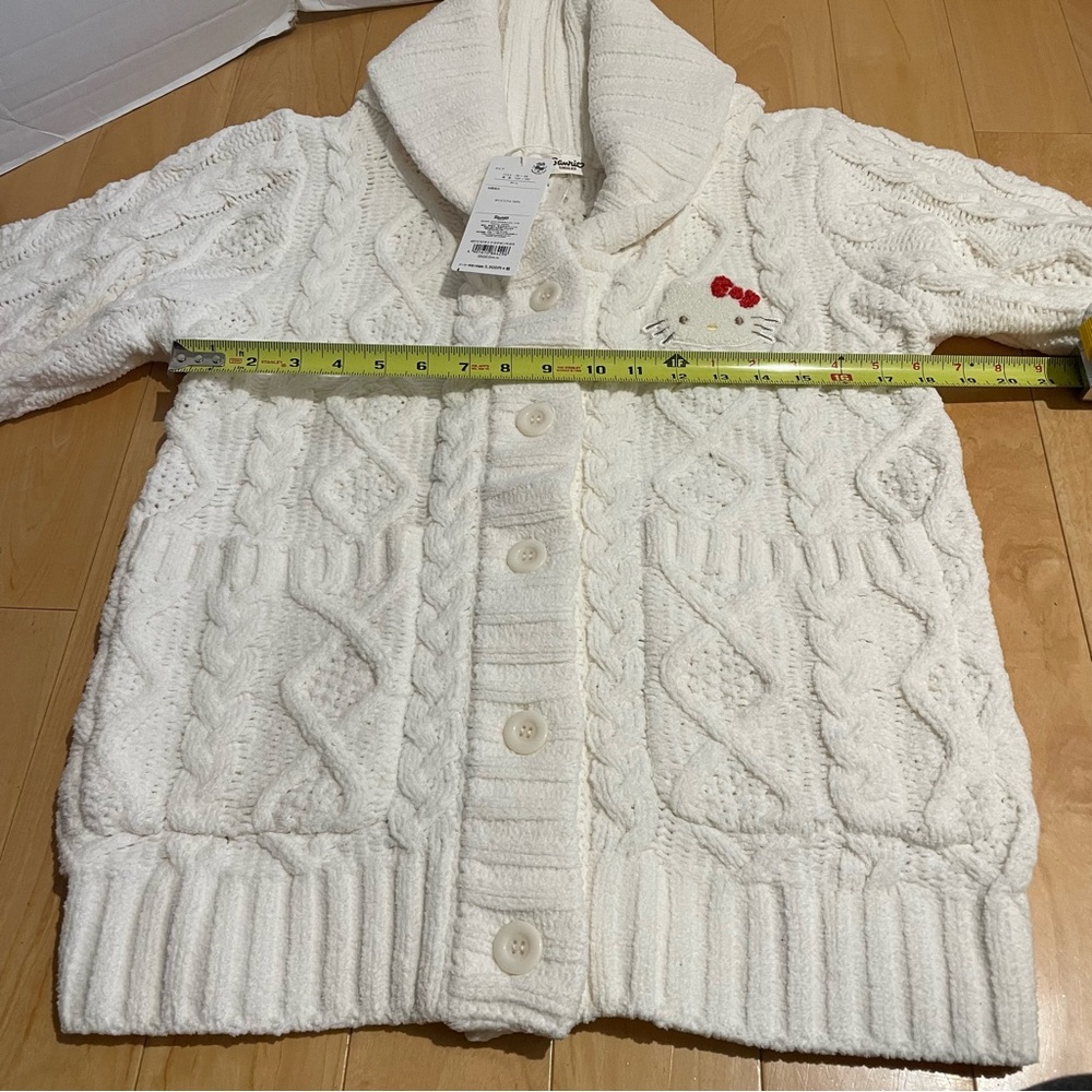 NWT women’s white knitted high collared hello kitty cardigan - Picture 8 of 9